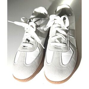 White Retro Style Lace-Up Sneakers With Gum Sole